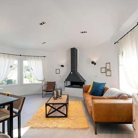 Sara 6 - Chill-out, Private Pool, Private Tennis Court- By Villamar Villa *
